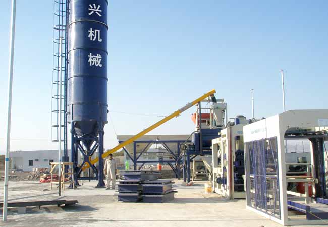 沙特阿拉伯6型砌塊成型機客戶現(xiàn)場